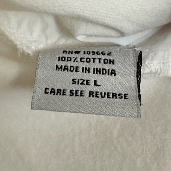 EUC 100% crisp white cotton percale button front, collared shirt by Tulip. - Picture 3 of 6